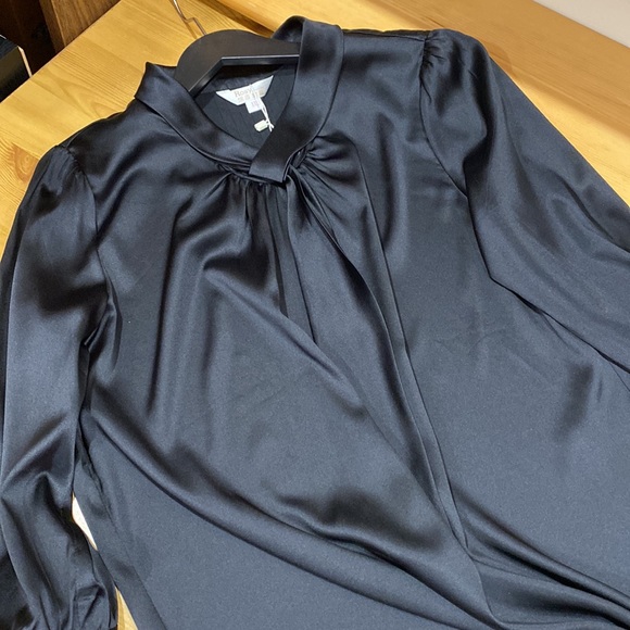 **NWT ** Silk Blouse With Tie-Neck 3/4 Sleeves - Picture 15 of 16